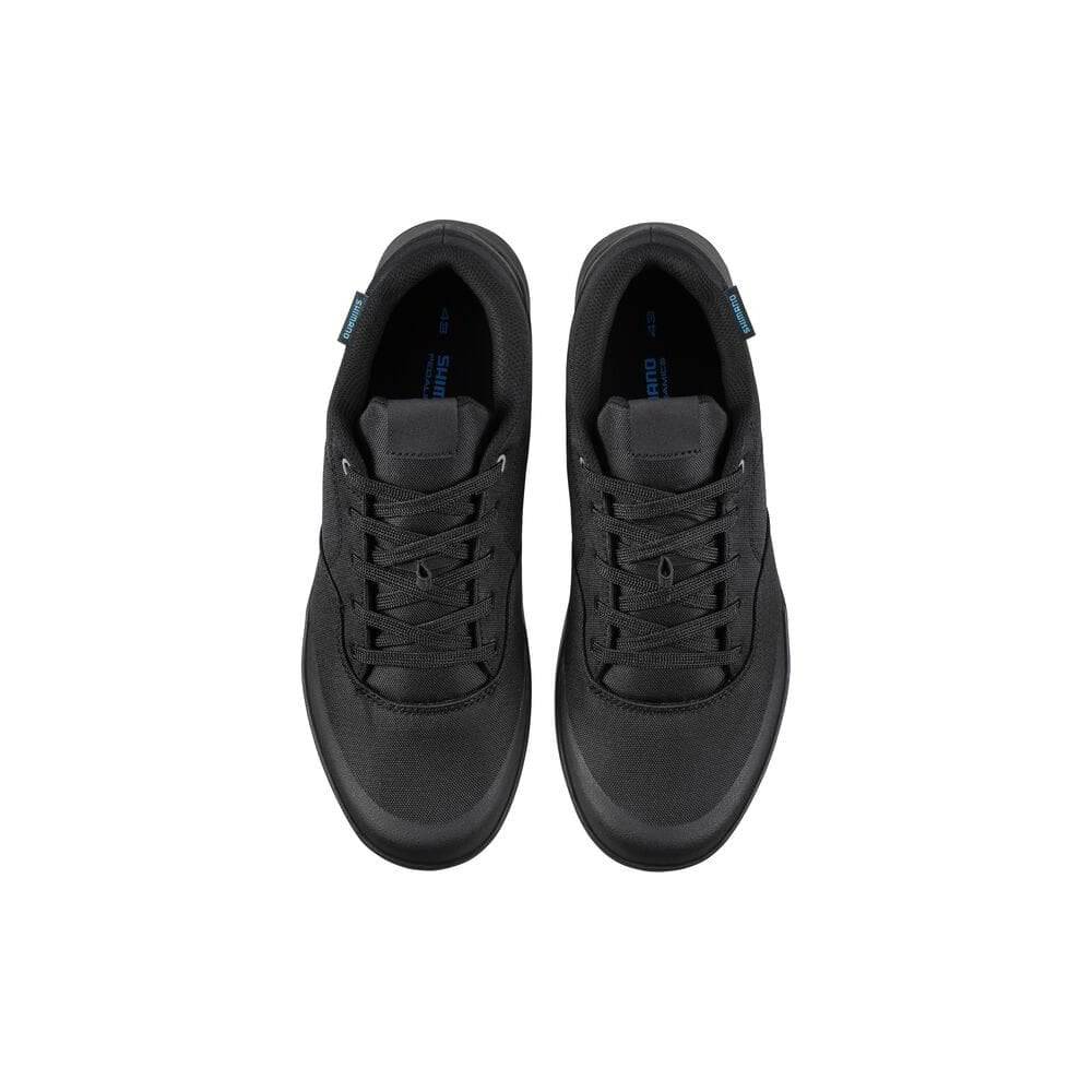Shimano GF4 gravel shoes with ULTREAD® grip for flat pedals, black and gray, designed for cycling and outdoor adventures.