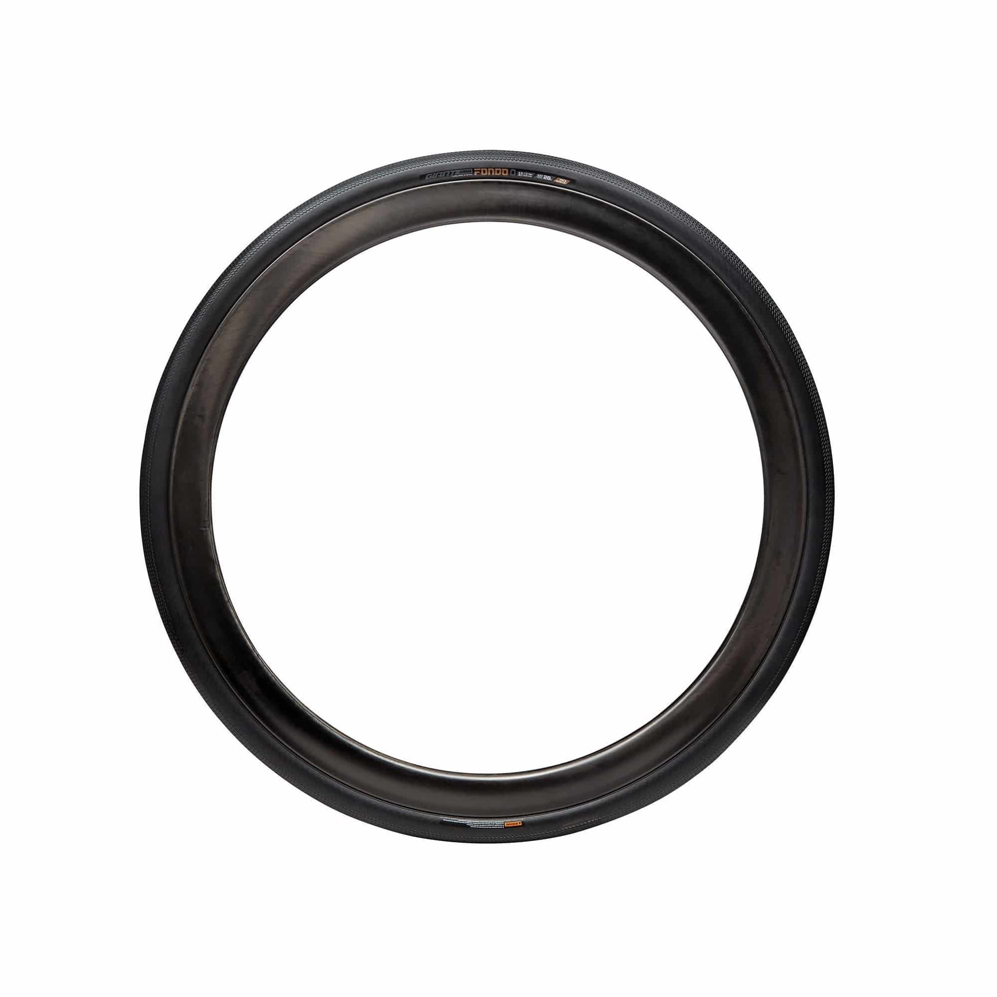 Giant Gavia Fondo 0 road tyre with puncture protection, suitable for wet and mixed terrain cycling, shown mounted on a bike wheel.