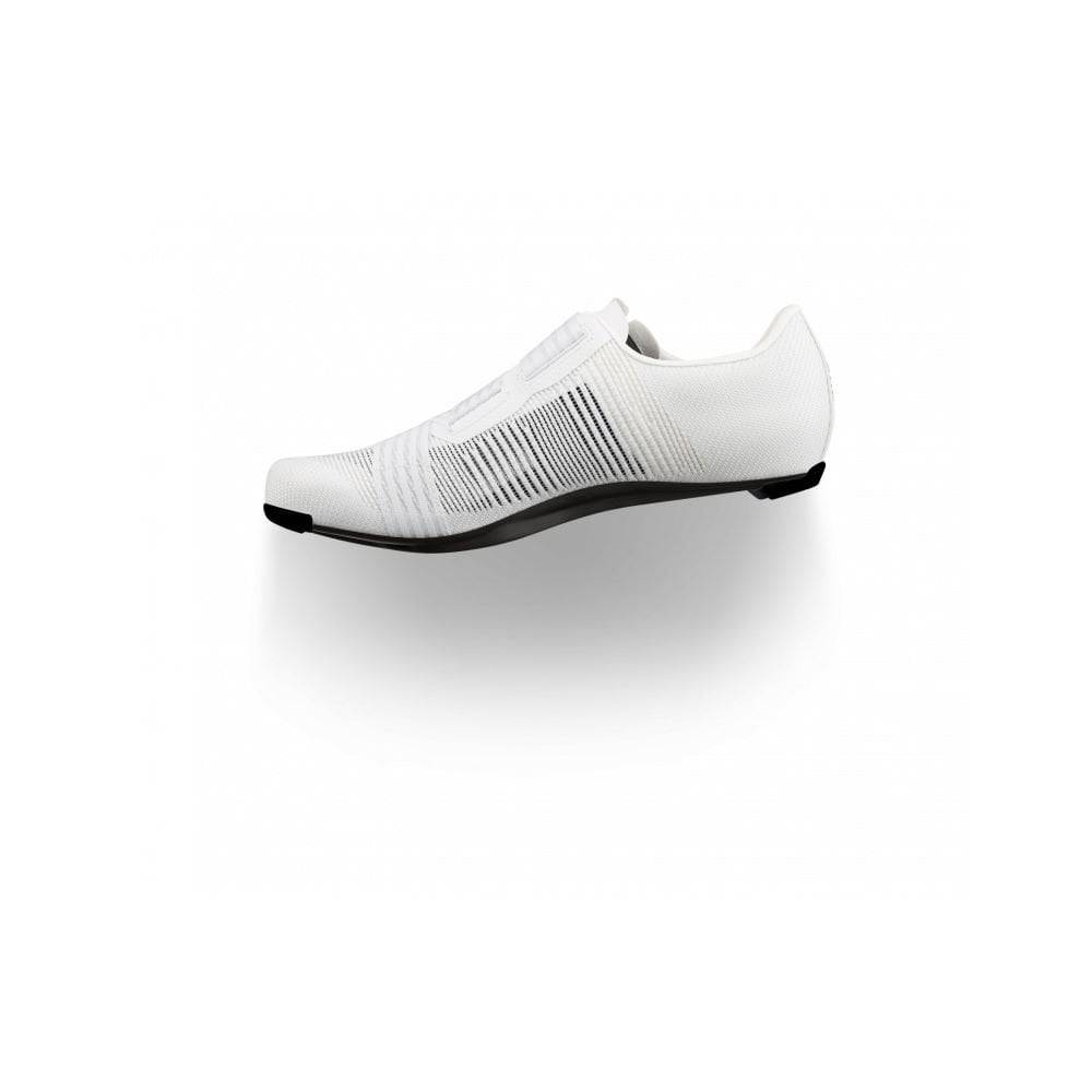 Fizik Vento Powerstrap Aeroweave road cycling shoes with R3 carbon outsole, featuring sleek design and breathable upper material.