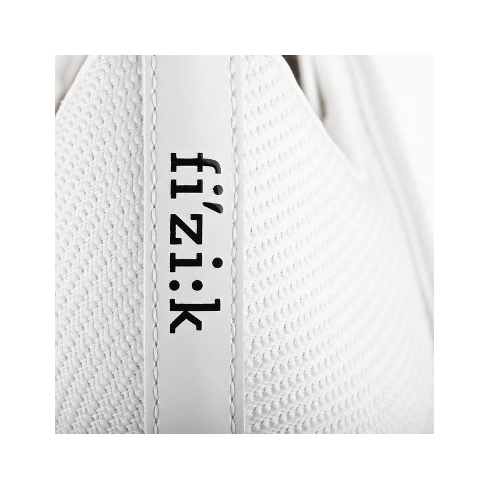 Fizik Vento Powerstrap Aeroweave road cycling shoes with R3 carbon outsole, featuring sleek design and breathable upper material.