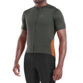 Altura Endurance men's cycling jersey with short sleeves, 6 pockets, reflective details, made for comfortable bike riding.