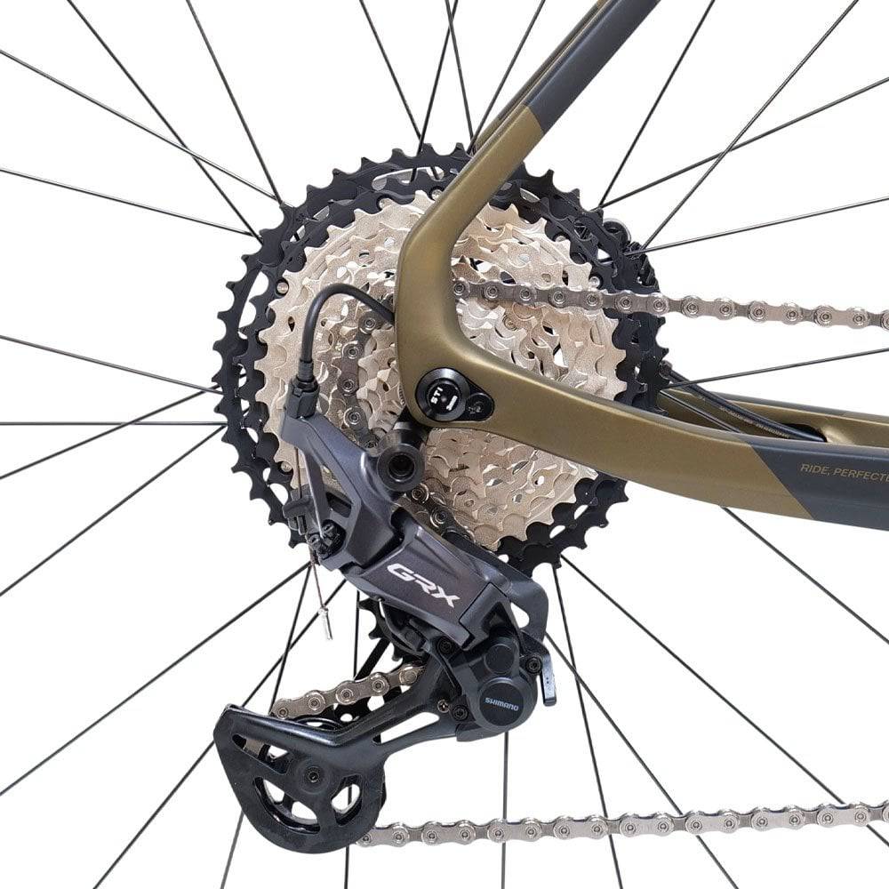 Basso Palta GRX 1x12 AllRoad1 gravel bike with Shimano GRX 12-speed gears and Mavic wheels, ready for off-road riding.