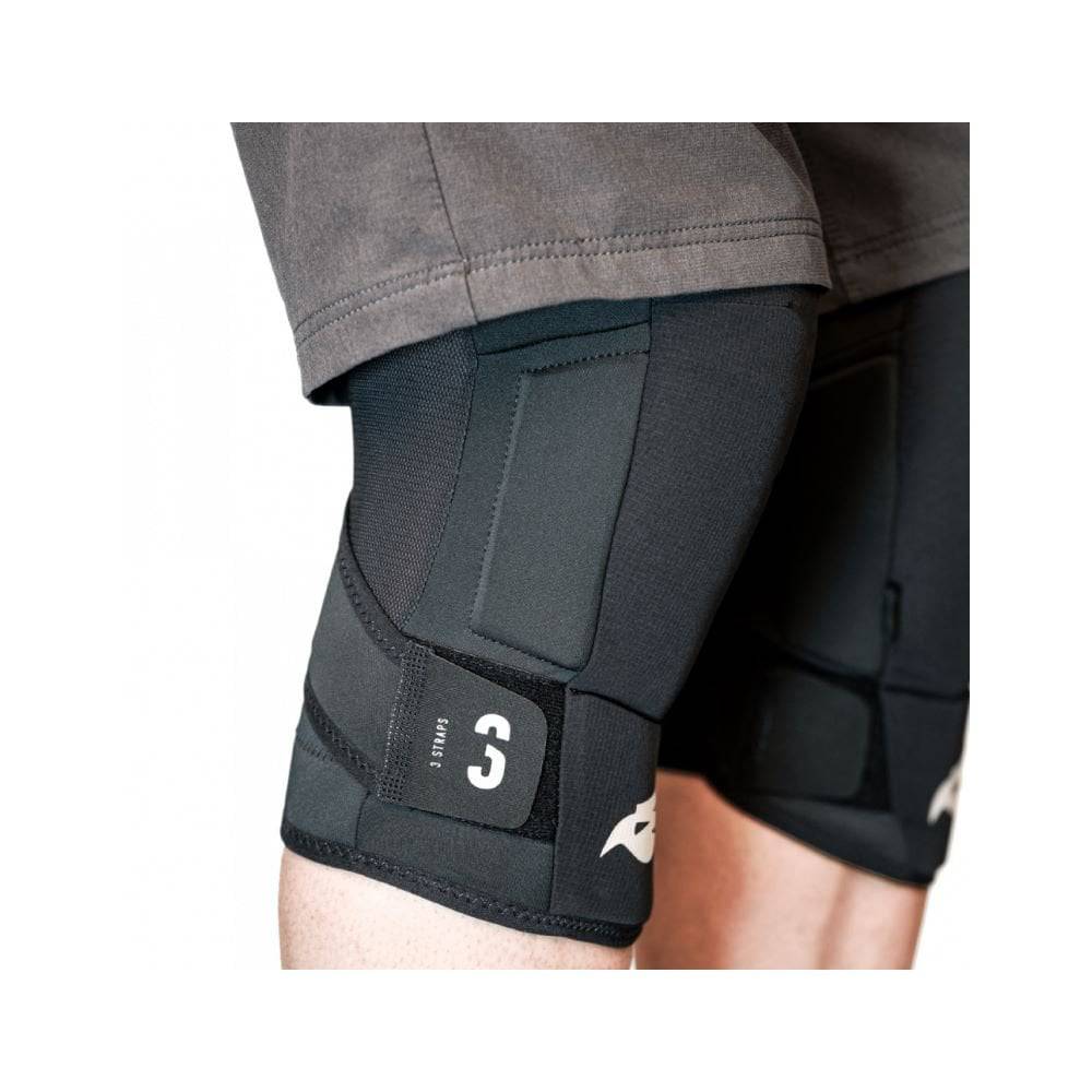 Bluegrass Bluegrass 3Strap Knee Pads, Level 2 certified mountain biking protection, with adjustable straps and padded knee support.