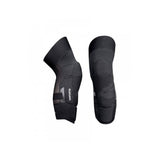 Bluegrass Bluegrass Arto Mountain Bike Knee Pads with EN 1621 Level 2 protective padding, designed for cycling safety.