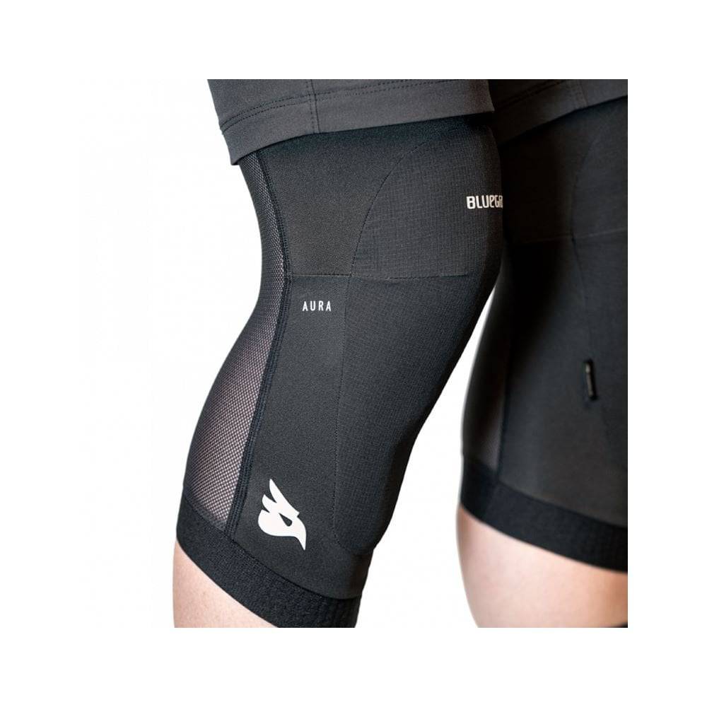 Bluegrass Aura Core Level 2 certified MTB knee pads with blue and black padding for trail and enduro mountain biking protection.