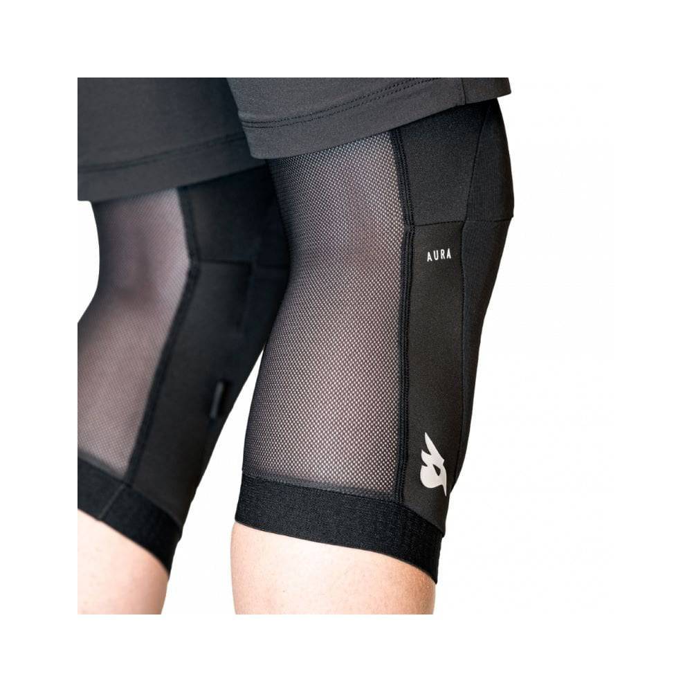 Bluegrass Aura Core Level 2 Certified MTB knee pads for trail and enduro biking, showing padded knee protection.