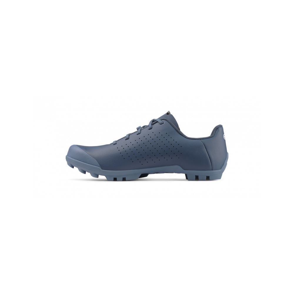 Crank Brothers Candy Lace gravel cycling shoes with durable rubber outsole, featuring lace-up design and breathable fabric for cycling.