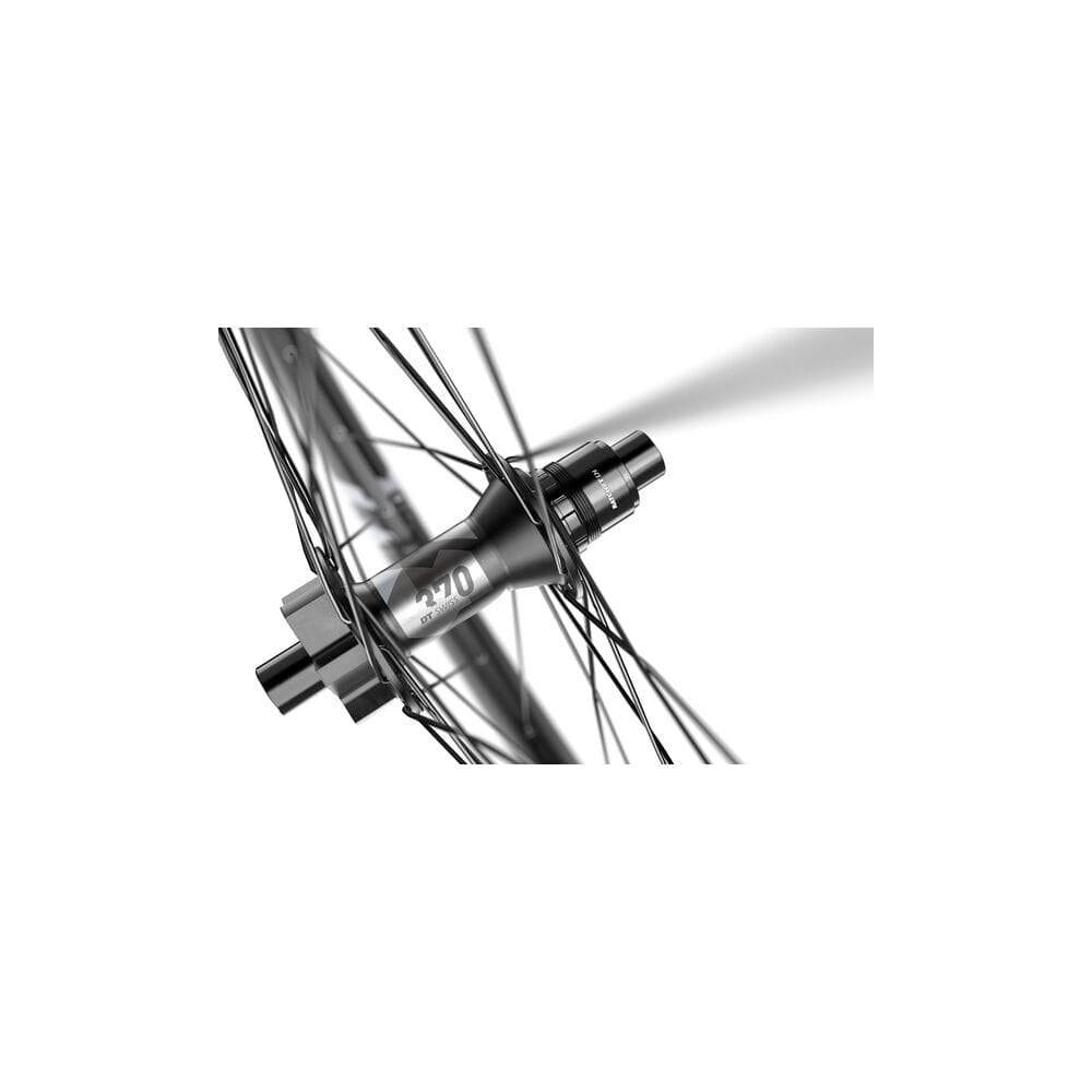 DT Swiss F 1900 29-inch MTB front wheel with 30mm rim, 110x20mm BOOST axle for downhill mountain biking components