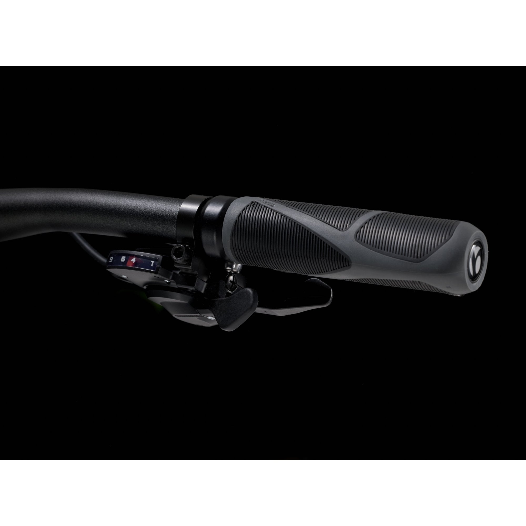 Trek Dual Sport 2 hybrid bike with Shimano 9-speed gears and hydraulic disc brakes, suitable for on and off-road riding.