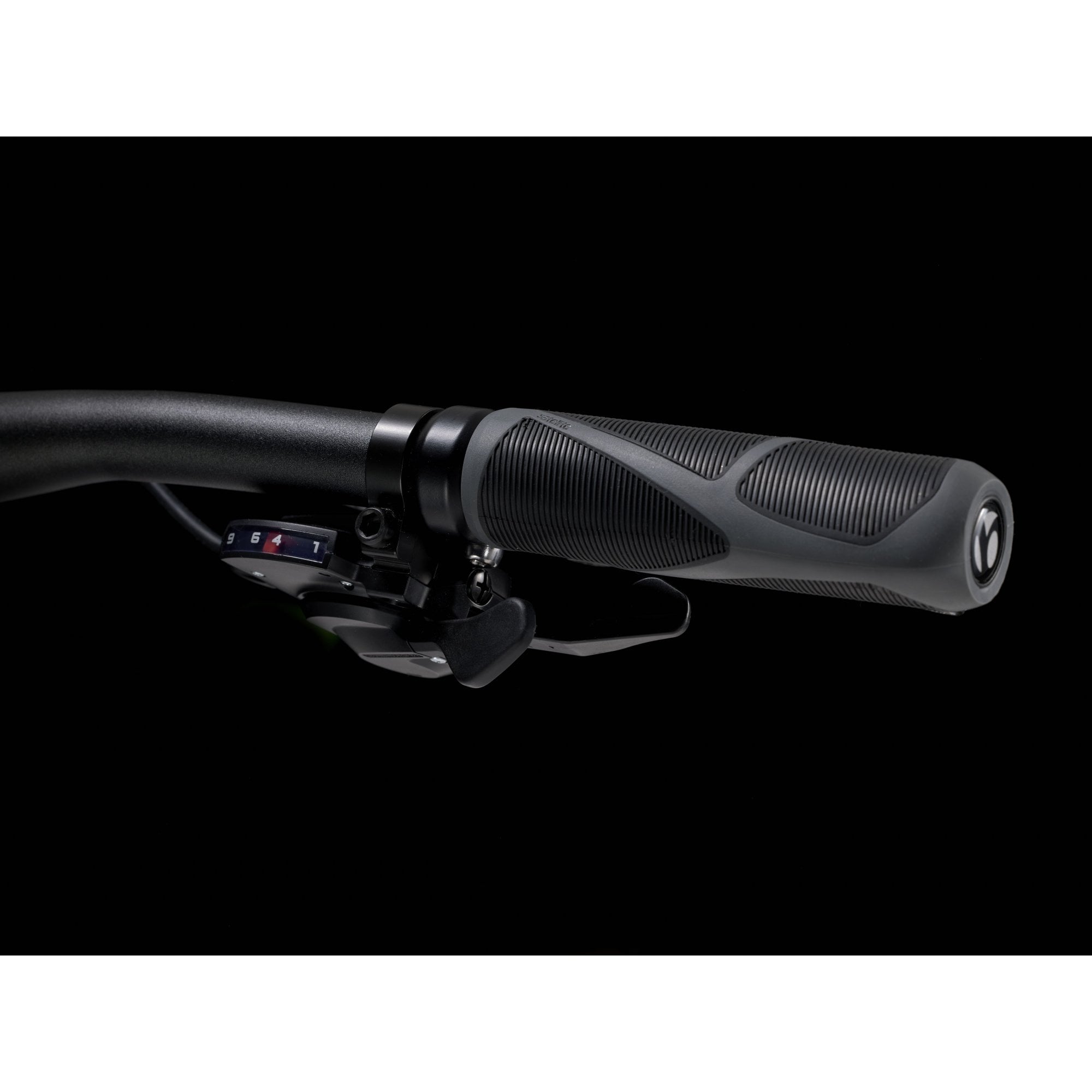 Trek Dual Sport 2 hybrid bike with Shimano 9-speed gears and hydraulic disc brakes, suitable for versatile riding.