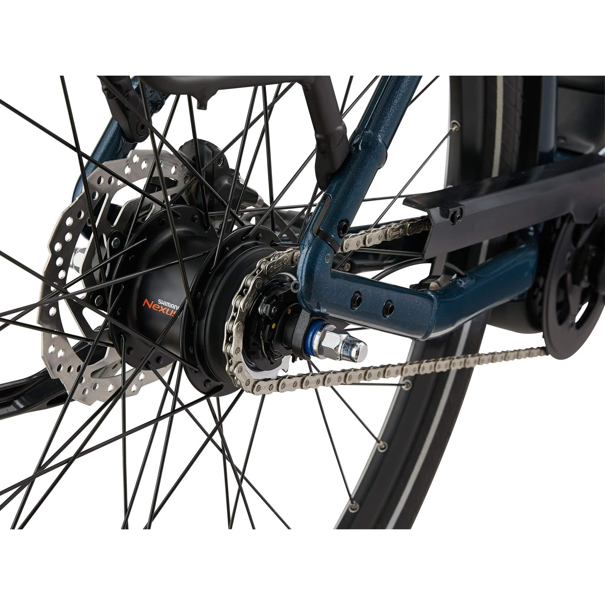 Giant EXPRESSION E+ 1 e-hybrid bike with SyncDrive Core motor and Shimano Nexus gears, featuring a sleek frame and ergonomic design.