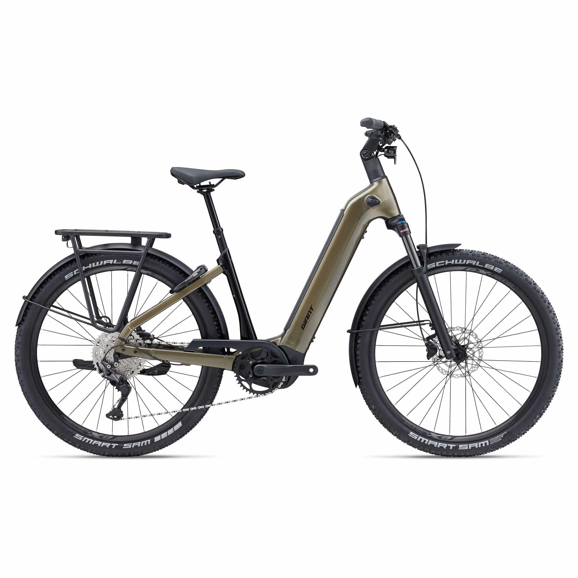 Giant AnyTour X E+ 3 e-hybrid bike with SyncDrive motor and integrated Ride Dash Evo navigation system.