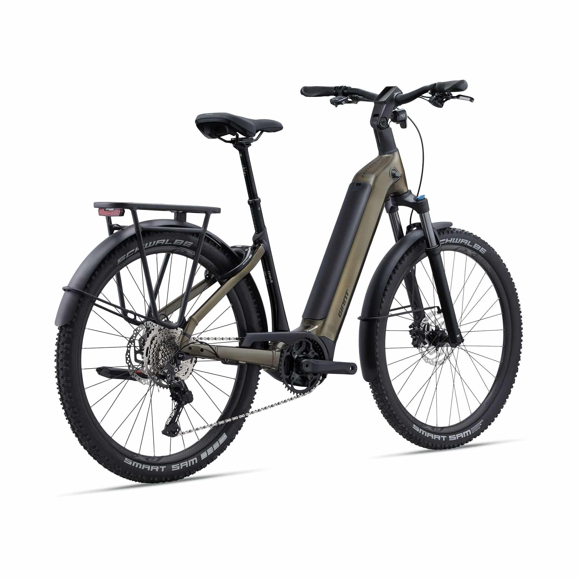 Giant AnyTour X E+ 3 electric hybrid bike with SyncDrive motor and integrated Ride Dash Evo navigation system.
