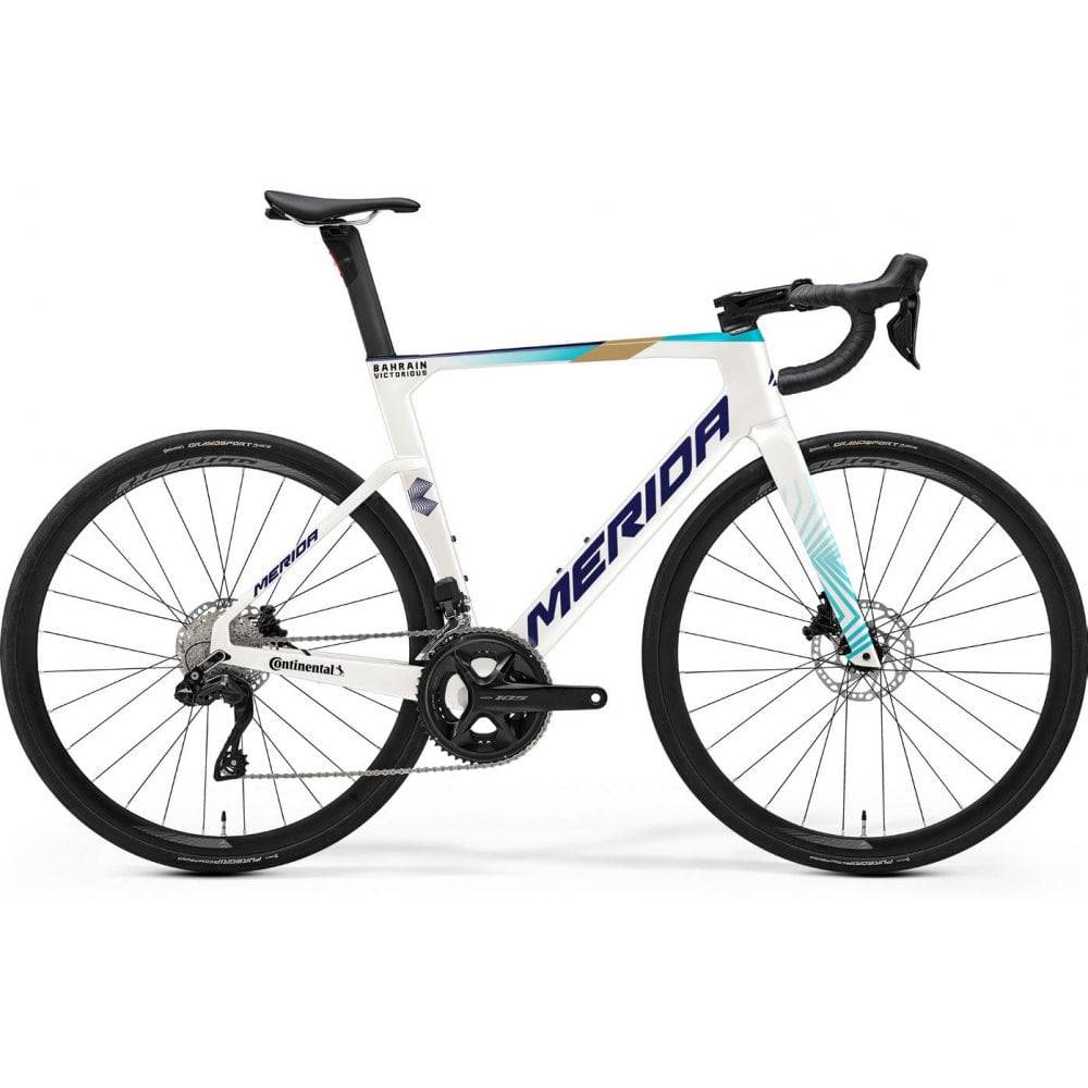 Merida Reacto 6000 2025 aero road bike with Shimano 105 Di2 electronic shifting and hydraulic disc brakes, sleek and lightweight design