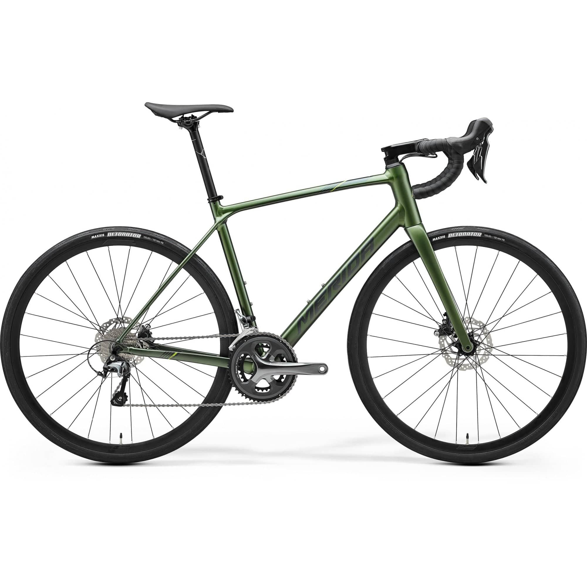 Merida Scultura Endurance 300 road bike with hydraulic disc brakes and 35c tire clearance, black and red frame, front view