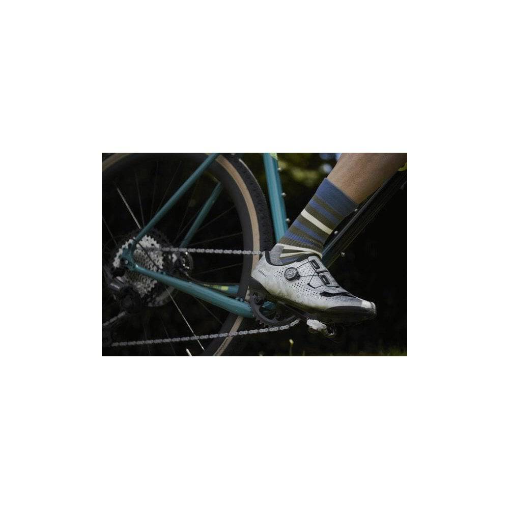 Madison Roam Isoler Merino 4 Season cycling socks showing insulation, support, and merino wool material for all-weather riding comfort