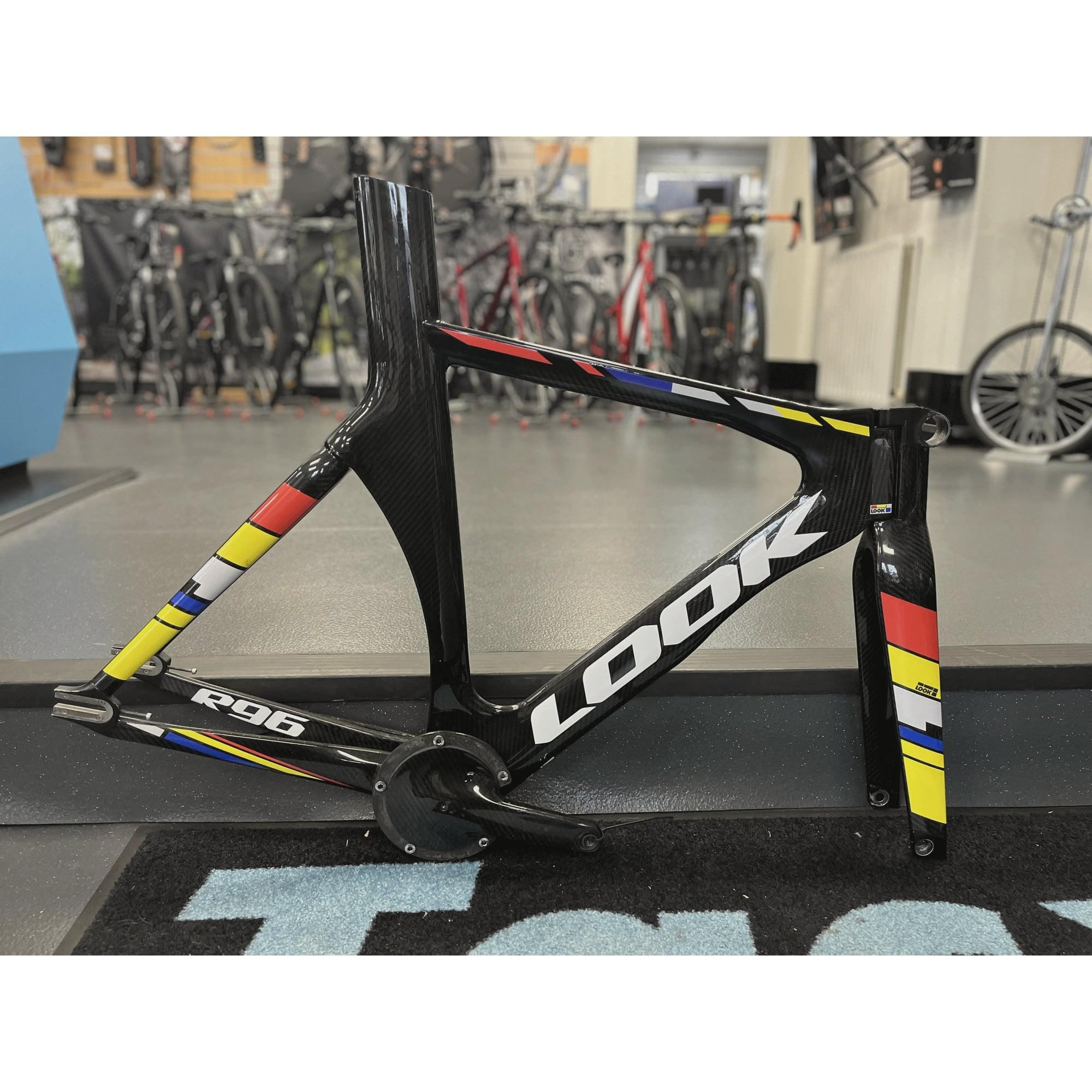 Look Track Frame - R96