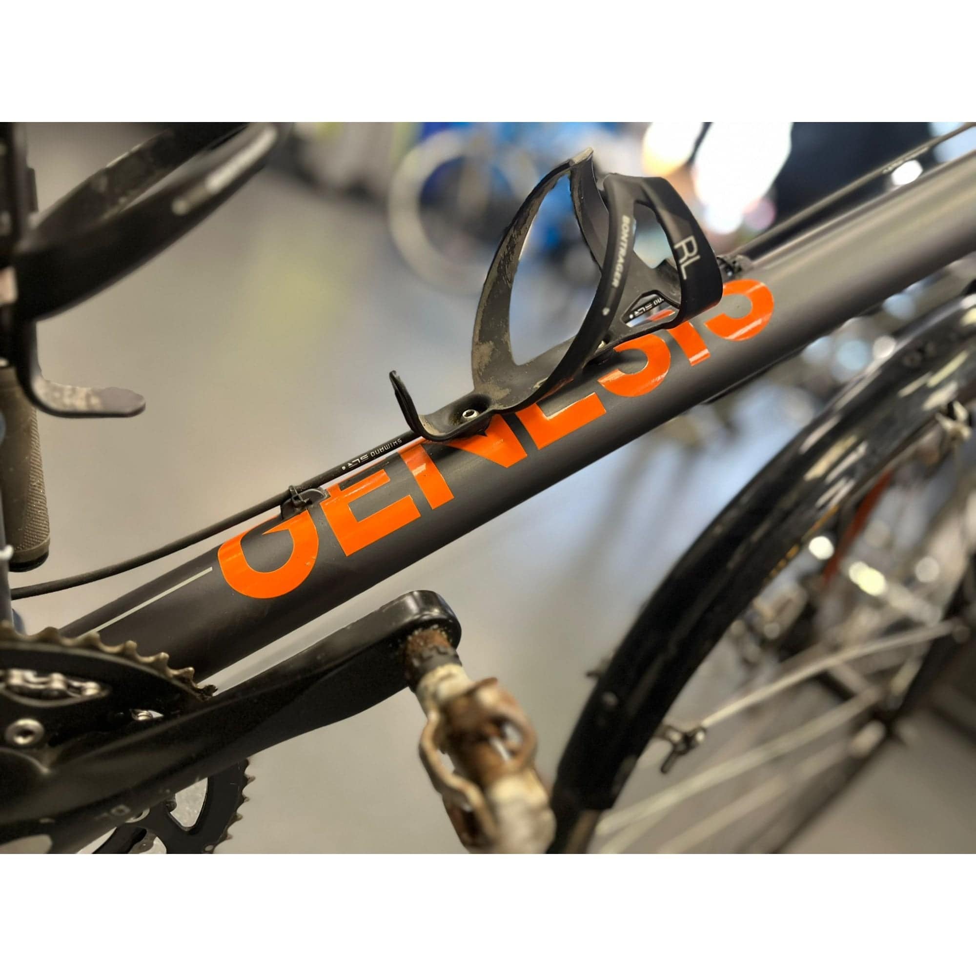 Genesis CDA 20 men's road bike with 700c wheels, lightweight frame, and performance design, ideal for road cycling.
