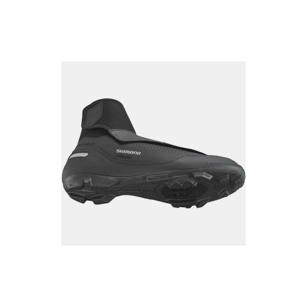 Shimano MW7 GORE-TEX MTB shoes with BOA L6 closure and reflective details, featuring durable outdoor cycling footwear design.
