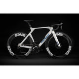 Colnago Y1RS Disc 2025 carbon aero road bike with Shimano Dura-Ace Di2 groupset, featuring aerodynamic frame and disc brakes.