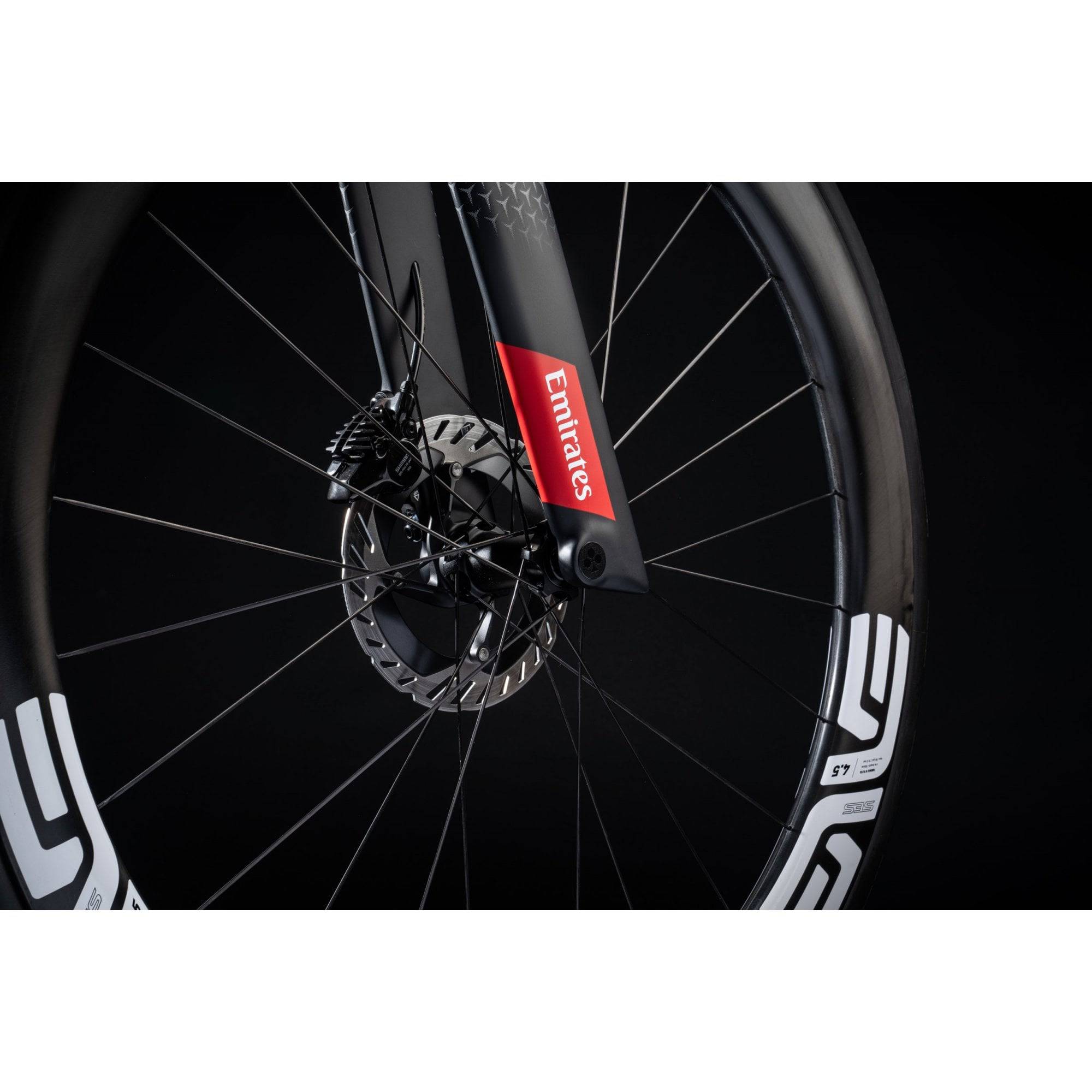 Colnago Y1RS Disc 2025 carbon aero road bike with Shimano Dura-Ace Di2 groupset, featuring aerodynamic frame and disc brakes.