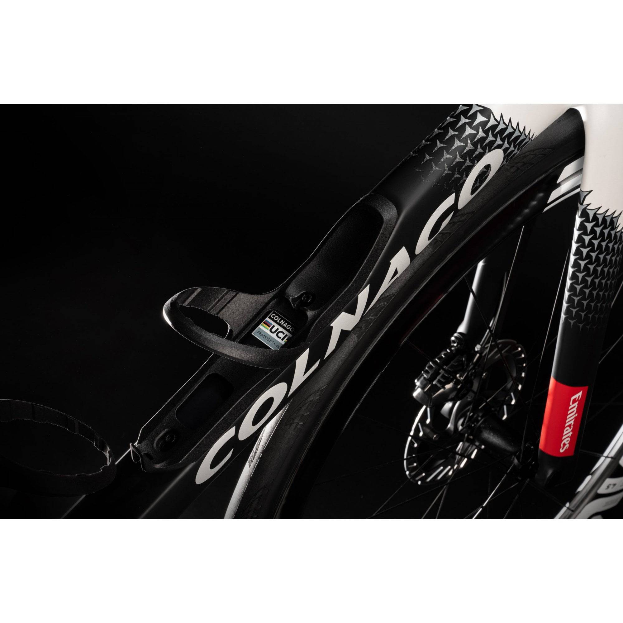 Colnago Y1RS Disc 2025 carbon aero road bike with Shimano Dura-Ace Di2 groupset, featuring sleek frame and disc brakes.