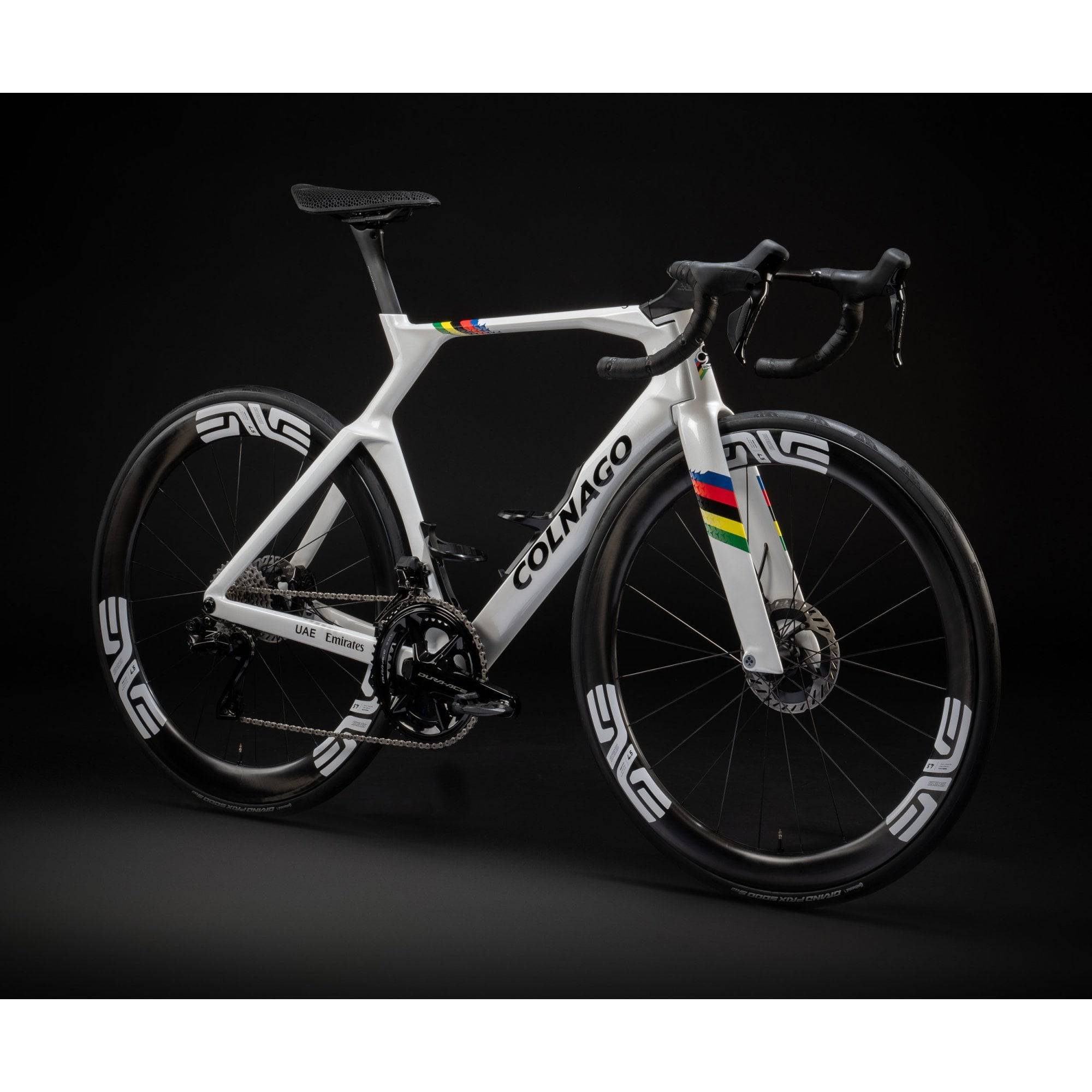 Colnago Y1RS Disc 2025 carbon aero road bike with Shimano Dura-Ace Di2 groupset, featuring aerodynamic frame and disc brakes.
