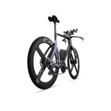 Giant Trinity Advanced SL 0 triathlon bike with aerodynamic frame, integrated hydration system, and disc brakes.