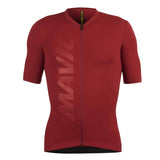 Mavic Aksium short sleeve cycling jersey with UPF 30 protection and reflective details, designed for outdoor cycling comfort.