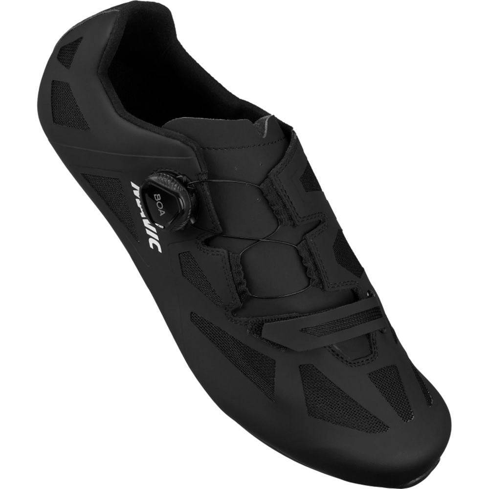Mavic Cosmic Elite SL road cycling shoes with BOA Fit System and carbon outsole, shown in a close-up view.