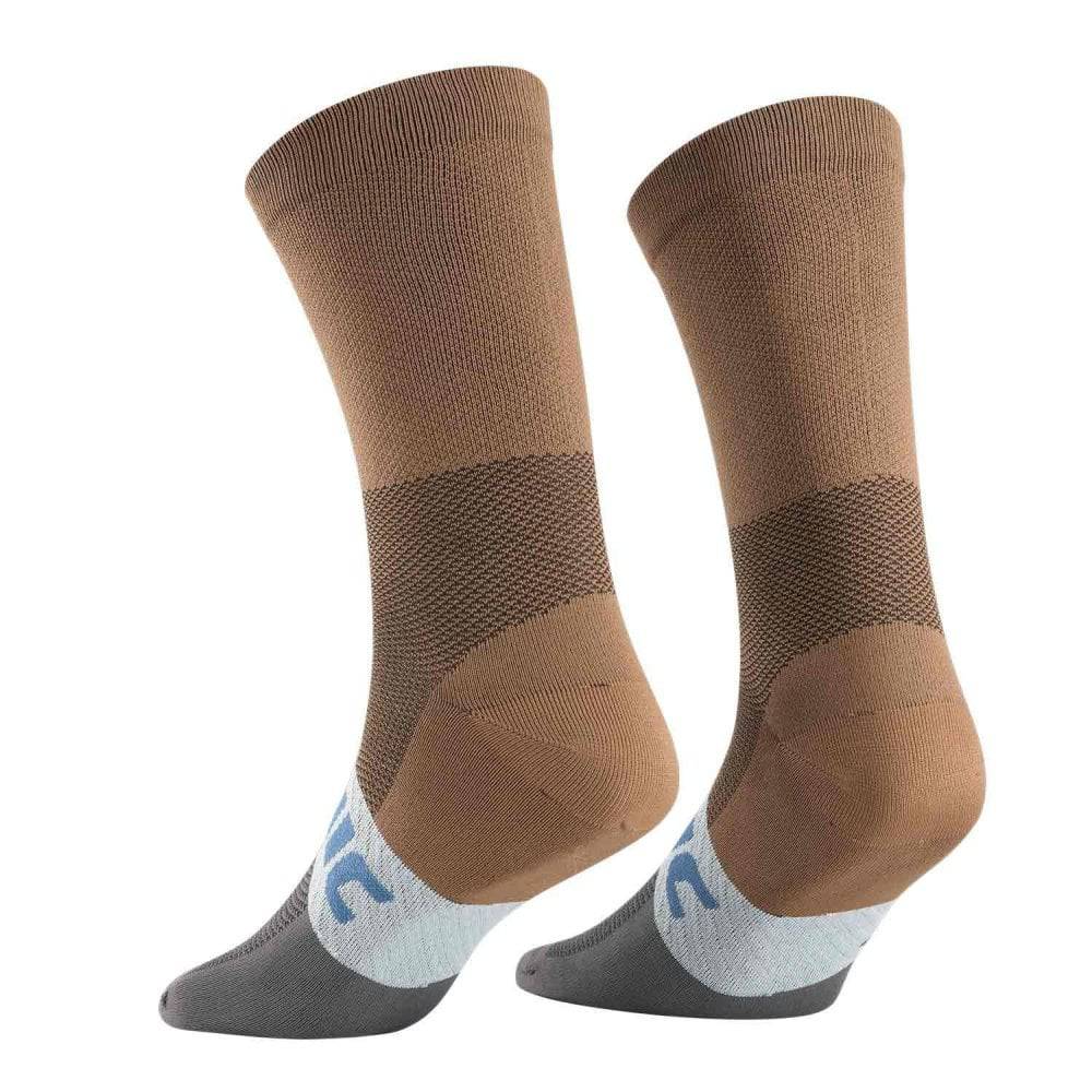 Mavic Aksium high cycling socks made of breathable, eco-friendly fabric, designed for durability and comfort during rides.
