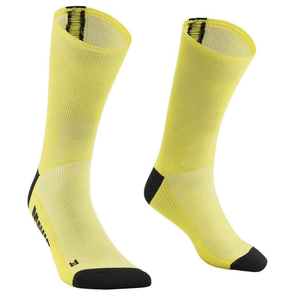 Mavic Essential high cycling socks with breathable fabric, cushioned sole, and antimicrobial treatment, designed for comfort and performance.