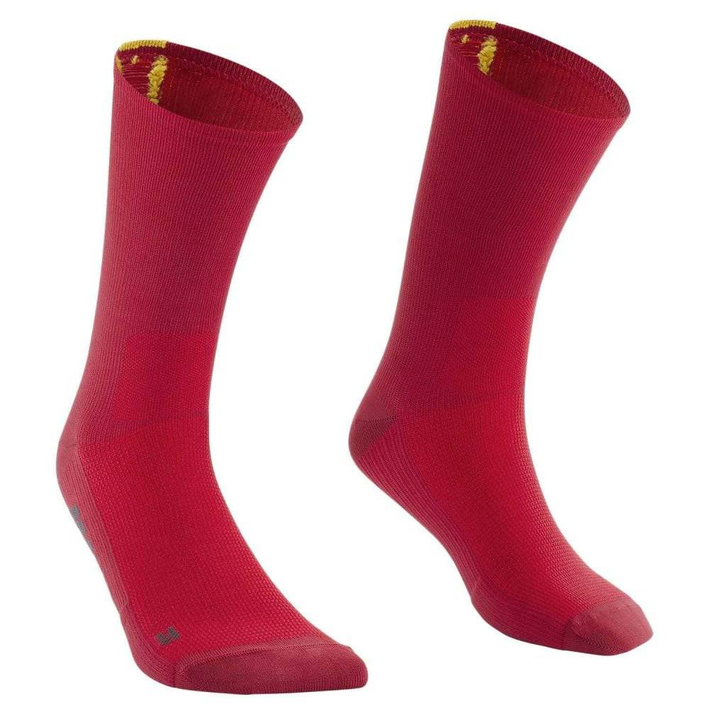 Mavic Essential high cycling socks with breathable fabric, cushioned soles, and antimicrobial features for comfortable riding.