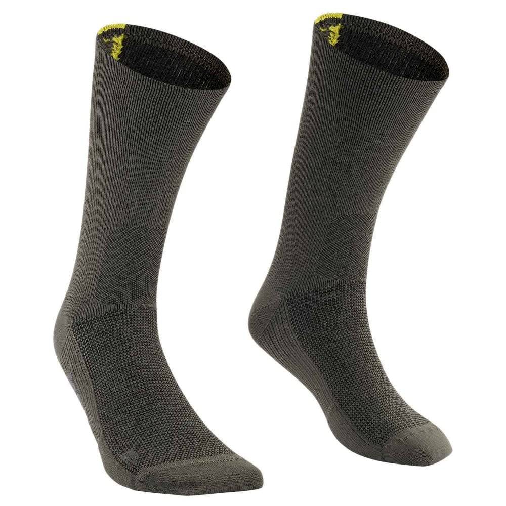 Mavic Essential High Socks for cycling, breathable, cushioned, antimicrobial, in black with logo, designed for comfort and performance