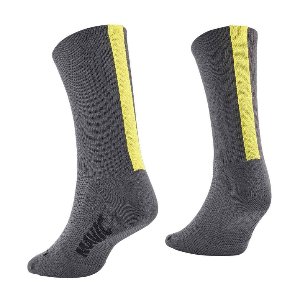Mavic Essential mid socks with breathable mesh, odor control, and anatomical fit, designed for comfortable athletic wear.