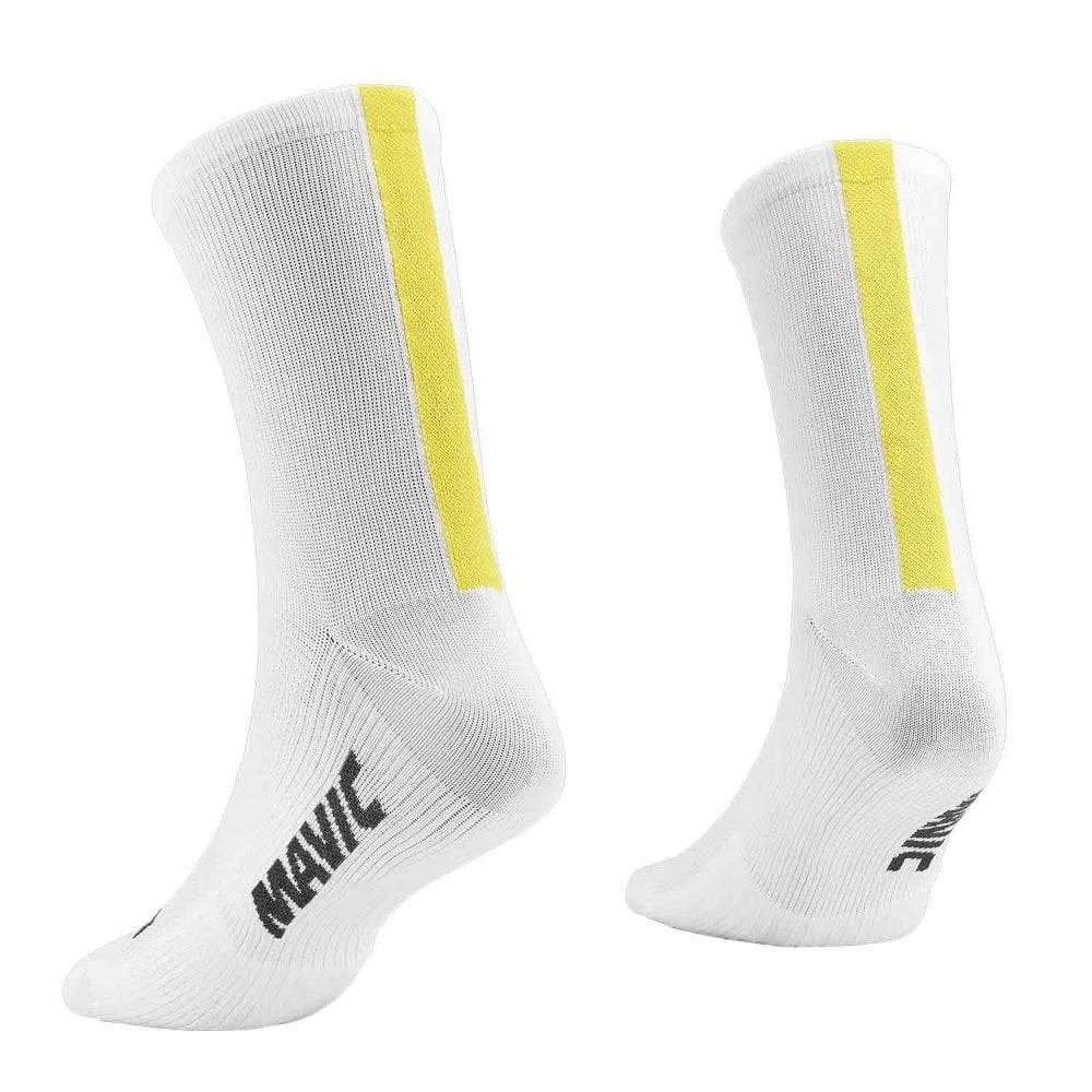 Mavic Essential Mid Socks with breathable mesh, odor control, and anatomical fit, designed for comfortable outdoor activity.