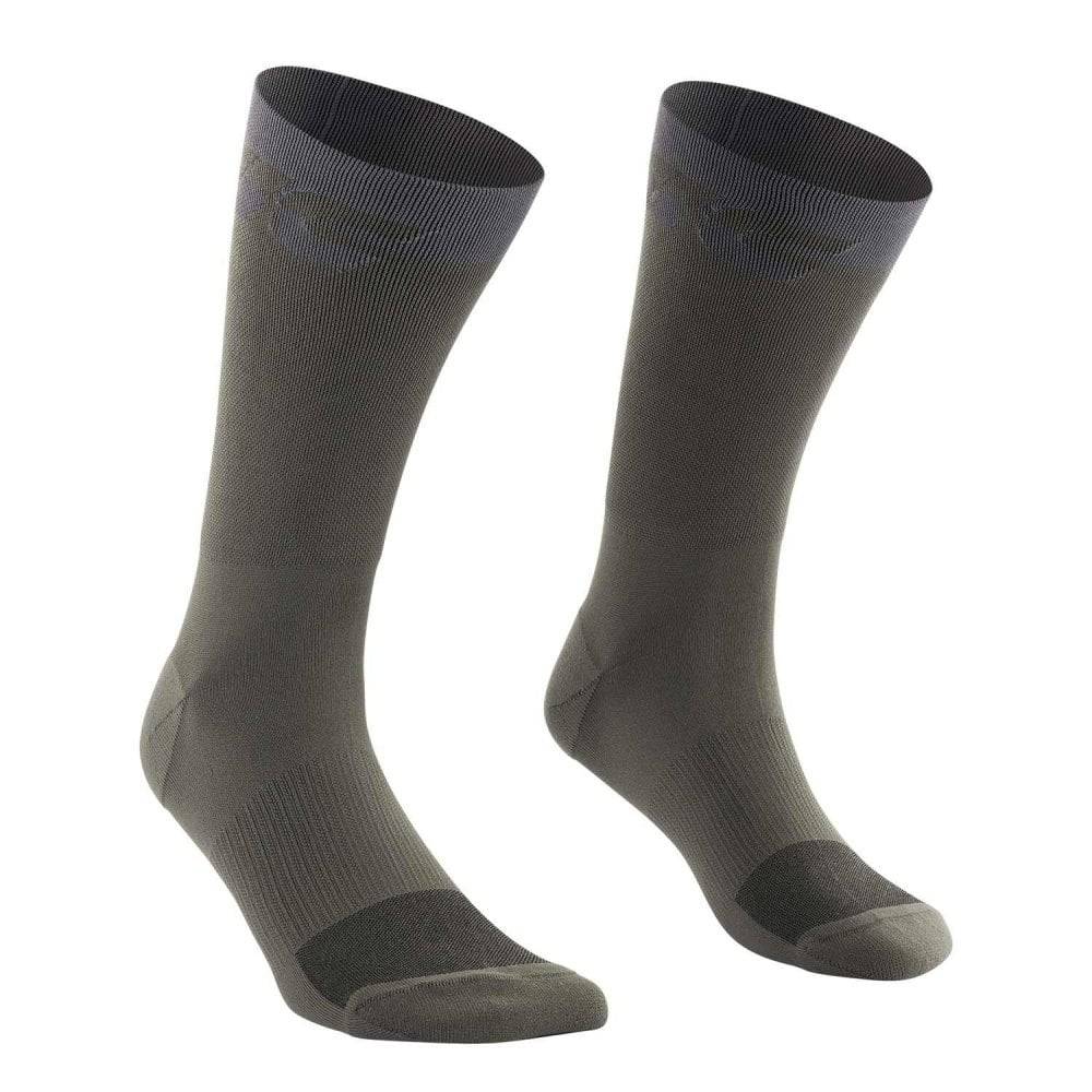 Mavic Ksyrium high cycling socks with cushioning and antibacterial protection, featuring anatomical fit and breathable fabric.