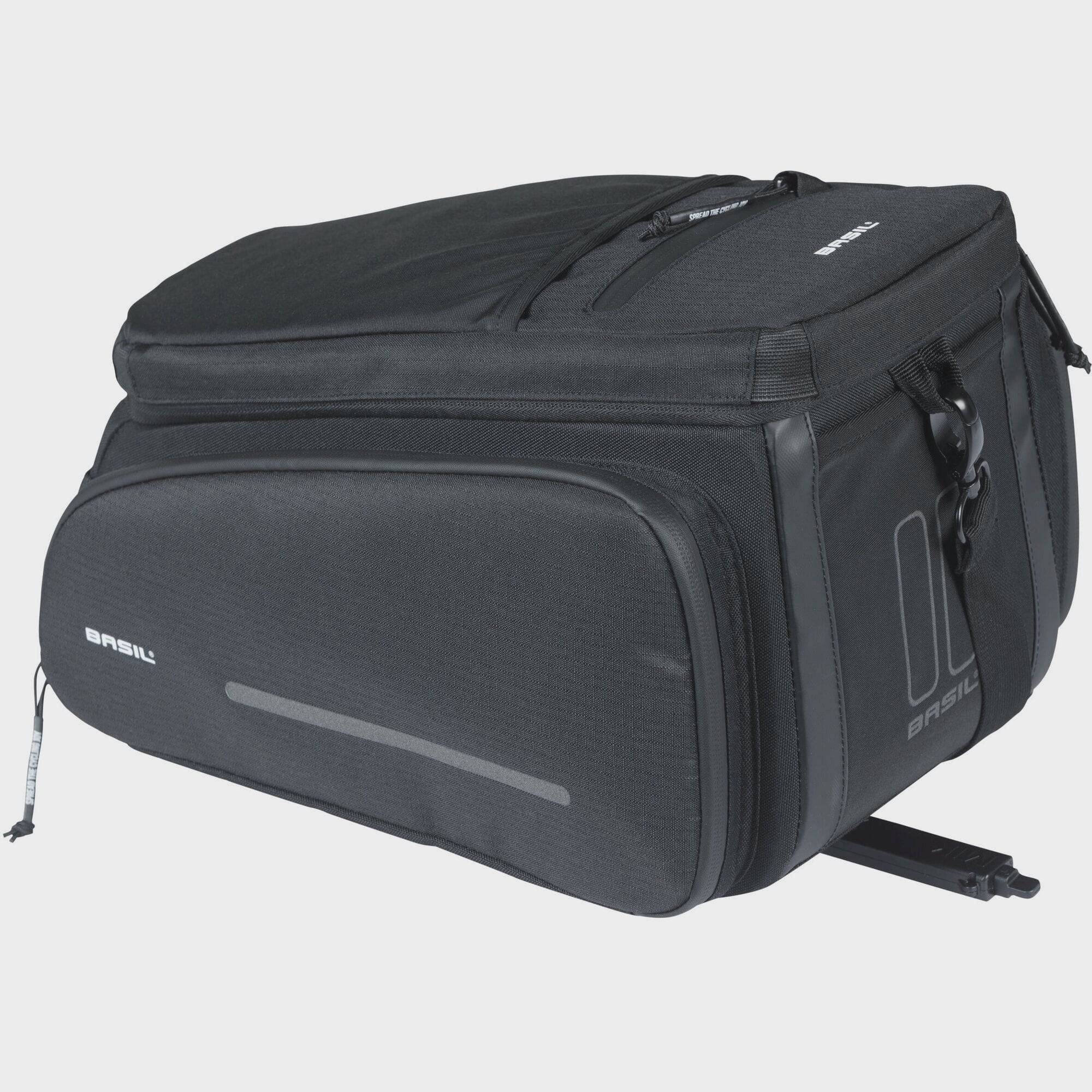 Black Basil Move Trunkbag MIK bike bag with expandable 10-26L capacity and adapter plate, designed for bike accessories.