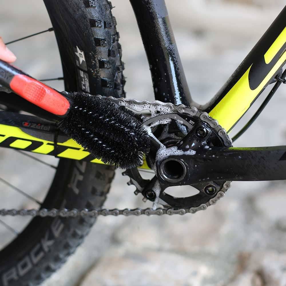 Zefal ZB Twist Brush bike cleaning tool with adjustable double-head for cleaning pedals and disc brakes.
