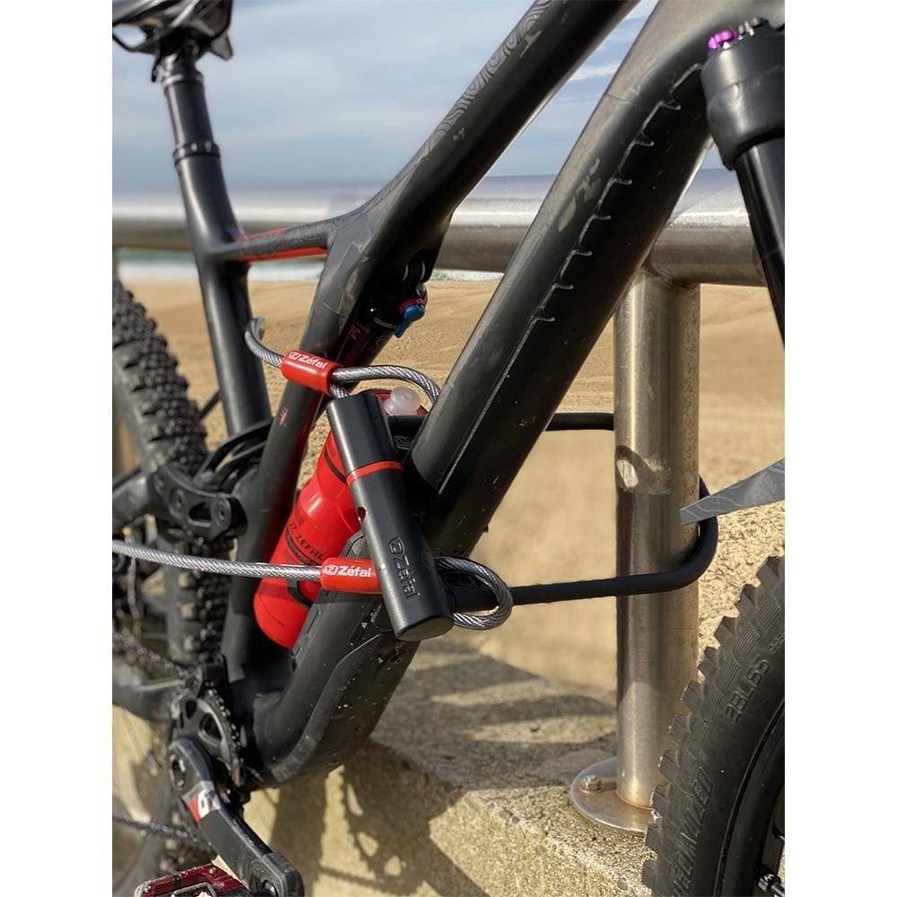 Zefal D-Locks K-Traz U17 cable U-lock with vinyl-covered steel cable for bike security, shown in close-up detail.