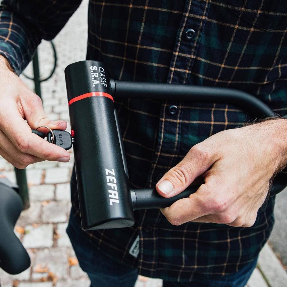 Zefal K-Traz U20 U-lock with mounting frame, hardened steel bike lock secured with key, designed for bike security.