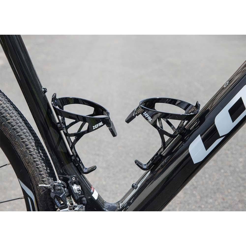 Zefal Pulse A2 bottle cage with elastomer clasp, durable cycling accessory for secure water bottle holding.
