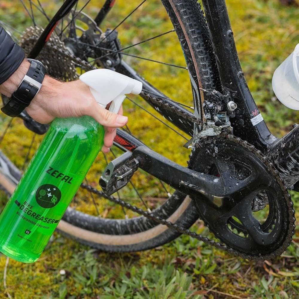 Zefal Bio Degreaser spray for bike workshop, eco-friendly cleaner for mechanical parts and bike chains.