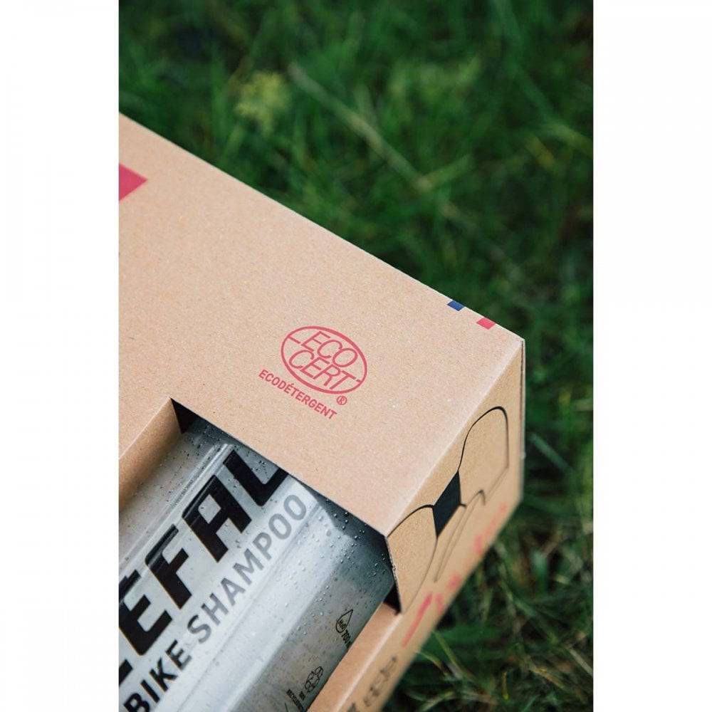 Zefal eco-friendly bike cleaner and shampoo kit with sprayer, suitable for workshop use, for cleaning and maintaining bicycles.