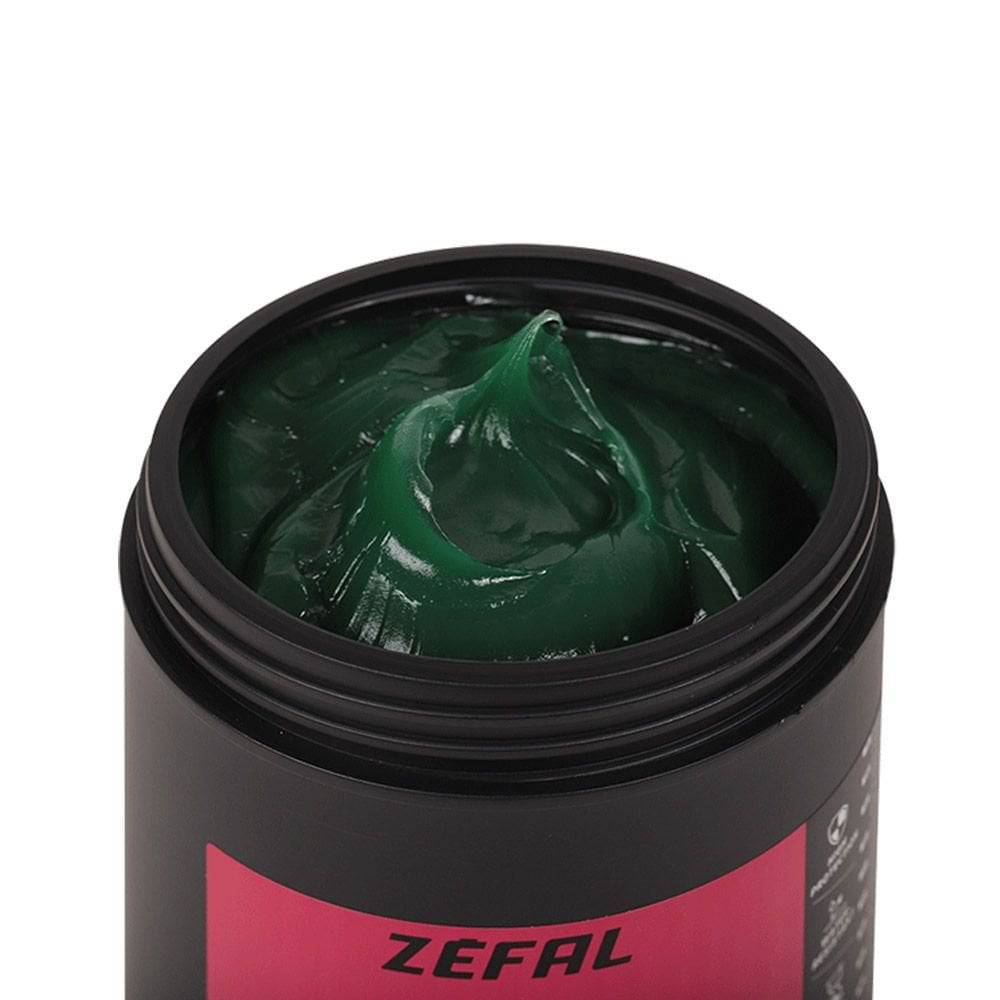 Zefal Pro 2 waterproof lithium bike grease container, ideal for lubricating bearings and hubs in bike workshop maintenance.
