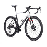 Colnago V5rs Disc 2025 carbon road bike with Shimano Dura Ace Di2 R9200, featuring aerodynamic frame and disc brakes.