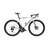 Colnago V5rs Disc 2025 carbon road bike with Shimano Dura Ace Di2 R9200 groupset, featuring sleek frame and disc brakes.