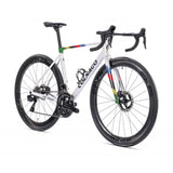 Colnago V5rs Disc 2025 carbon road bike with Shimano Dura Ace Di2 R9200 groupset, featuring sleek frame and disc brakes.