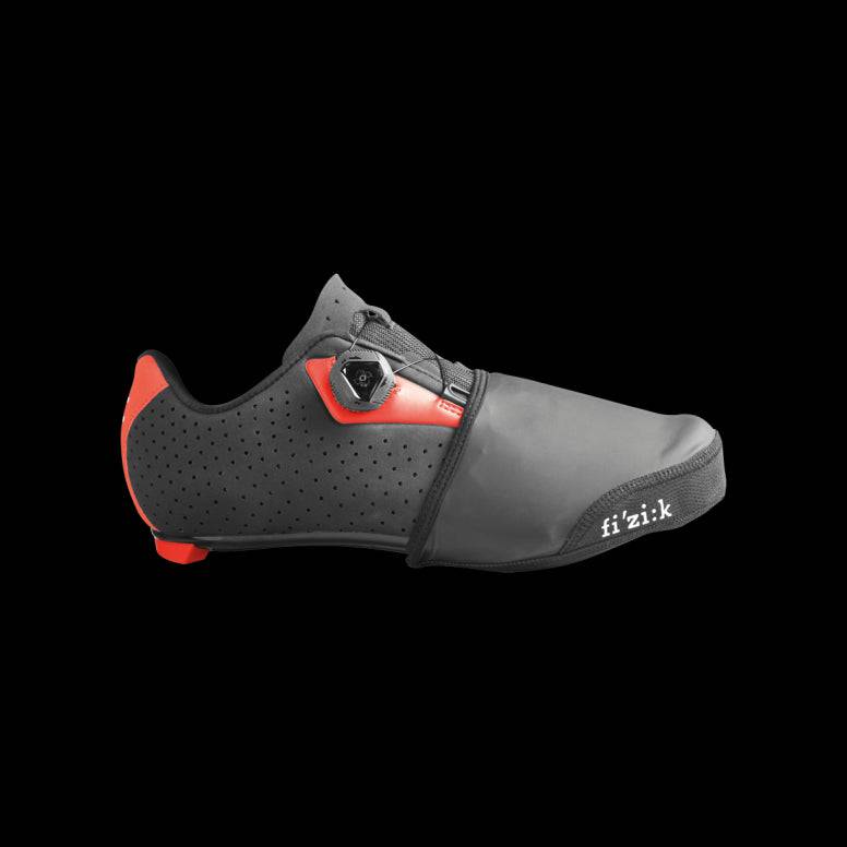 Fizik weather-resistant cycling toe covers with reflective logo, lightweight shoe overshoes for added protection and visibility.