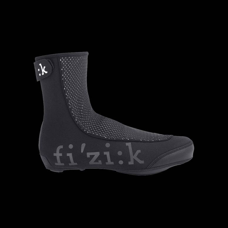 Fizik waterproof cycling overshoes with reflective details, designed to keep feet dry and visible during winter rides.